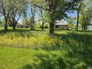 516 E Clay St, Ashley, IL 62808