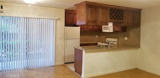 18530 Hatteras St Unit 102, Tarzana, CA 91356