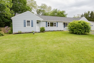38 Dinwoodie Dr, North Branford, CT 06471