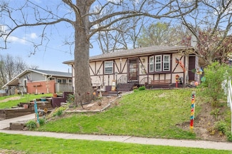 916 Winegardner Rd, Des Moines, IA 50317