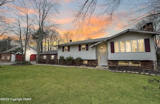 755 White Oaks Manor Dr, East Stroudsburg, PA 18301