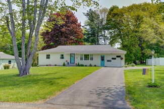 12 Paul Art Ln, Troy, NY 12180
