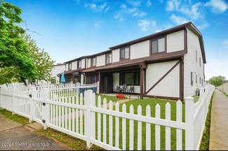 114 Parkview Loop Unit 81, Staten Island, NY 10314