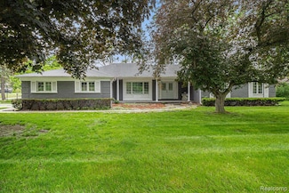 429 Bella Vista Dr, Grand Blanc, MI 48439