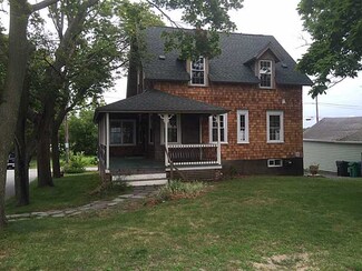 4 15th Ave, Warwick, RI 02886