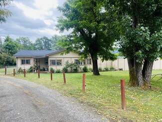 122 Hanna View Ln, Riddle, OR 97469