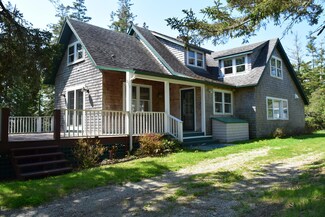24 Woodside Way, Castine, ME 04421