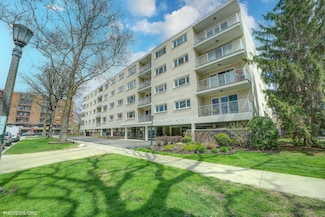 1535 Forest Ave Unit 504, River Forest, IL 60305