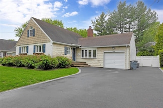 54 Bryan Ave, Amityville, NY 11701