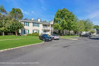 28 Players Cir, Tinton Falls, NJ 07724