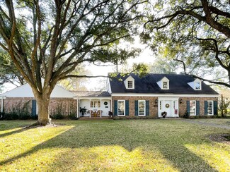2514 Myatt Ln, El Campo, TX 77437