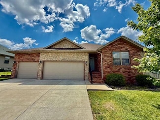 1205 N 12th Ave, Ozark, MO 65721