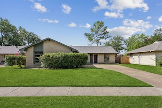 902 Spring Lake Dr, Garland, TX 75043