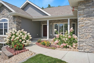 2210 Alban Ln, Prairie Du Sac, WI 53578