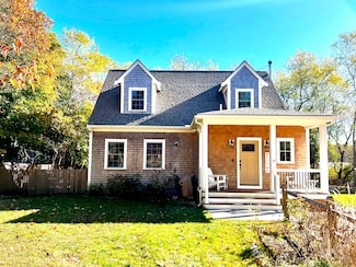 10 Combra Way, Oak Bluffs, MA 02557