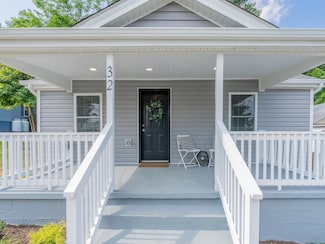 32 Maple Leaf Dr, Staunton, VA 24401
