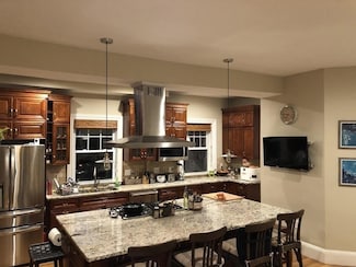 108 Walnut St Unit 108, Newton, MA 02460