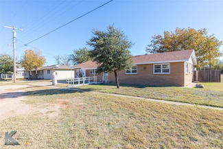 341 S Main St, Trent, TX 79561