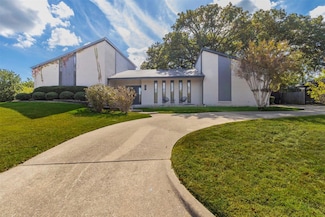 707 River Oaks Dr, Greenville, TX 75402