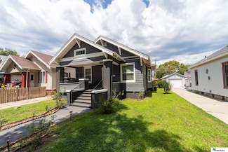 214 W 9th St, Grand Island, NE 68801