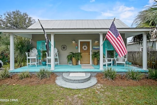 227 7th St, Port Saint Joe, FL 32456