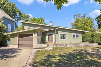 938 Waverly Rd, Glen Ellyn, IL 60137