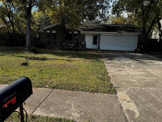 2205 Hardy Rd, Grand Prairie, TX 75051