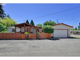 150 Azalea Dr, Eugene, OR 97404