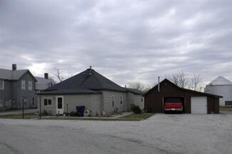 215 W Rensselaer St, Mount Ayr, IN 47964