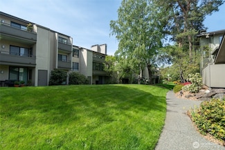 6644 Park Point Way NE Unit D-210, Seattle, WA 98115
