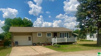 919 Hackberry St, Correctionville, IA 51016