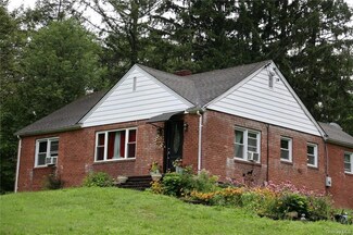 244 Overlook Rd, Poughkeepsie, NY 12603