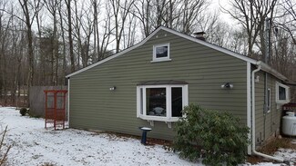 18 Rockingstone Rd, Barre, MA 01005