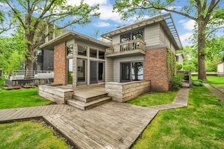 2813 Lake Shore Dr, Okoboji, IA 51355