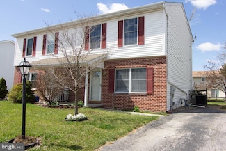 20 E Lakeview Dr, Littlestown, PA 17340