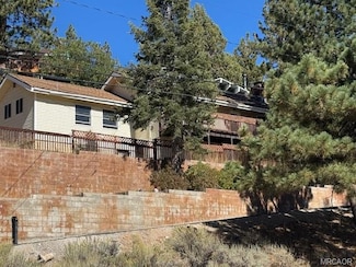 39256 N Shore Dr, Fawnskin, CA 92333