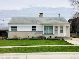 31136 Lyons Cir E, Warren, MI 48092