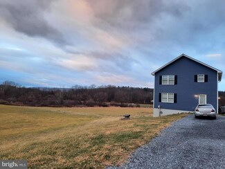 41 Brookside Rd, Pine Grove, PA 17963