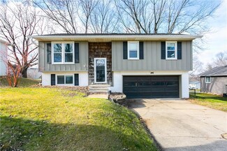 9180 Happy Hollow Dr, Norwalk, IA 50211