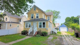 27 Charles St, Roosevelt, NY 11575