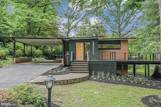 6210 Waterway Dr, Falls Church, VA 22044
