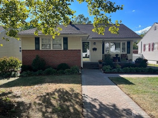 131 Hazelwood Ave, Metuchen, NJ 08840