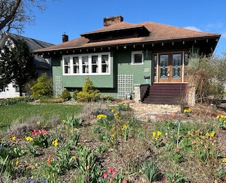704 N Division St, Harvard, IL 60033