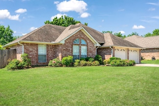 3750 Castlegate Dr, Paris, TX 75462