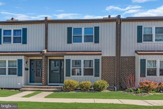 8 Shirley Ln, Lawrence Township, NJ 08648