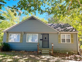 6645 Lydia Ave, Kansas City, MO 64131