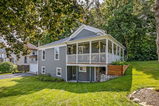 403 W South St, Woodstock, IL 60098