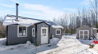 469 Oak St, Oakland, ME 04963