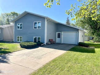 516 1st Ave NE, Crookston, MN 56716