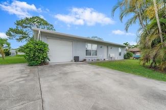 590 SE Anchor Ln, Port Saint Lucie, FL 34983